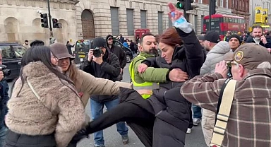 Terör örgütü YPG yandaşları Londra'da vatandaşlara saldırdı