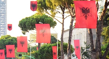 Tiran'da göstericiler Başbakan Edi Rama'nın İsrail ziyaretini protesto etti