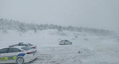 Tokat-Sivas kara yolunda kar yağışı ve tipi etkili oluyor