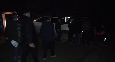 Tomruk yüklü tır devrildi 3 kişi yaralandı