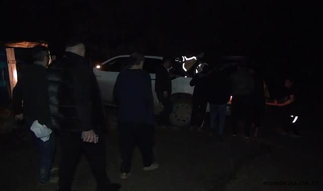 Tomruk yüklü tır devrildi 3 kişi yaralandı