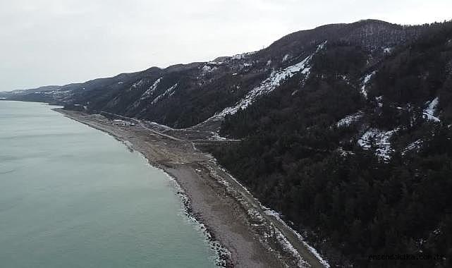 Toprak kayması nedeniyle Sinop grup yolu ulaşıma kapandı