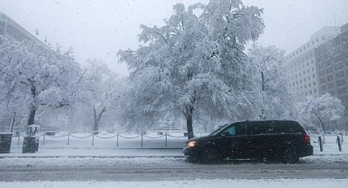 Trump, ABD'nin yarısını etkisi altına alacak tarihi kış şartlarını izlediklerini belirtti