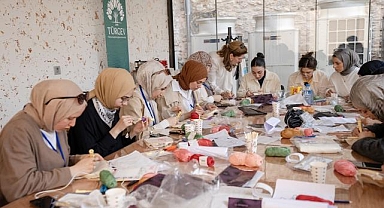 TÜRGEV, genç kızlara yönelik dijital risklere ilişkin eğitimlerini sürdürüyor