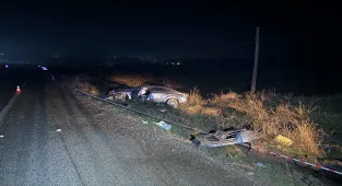 Devrilen otomobildeki 1 kişi öldü, 3 kişi yaralandı