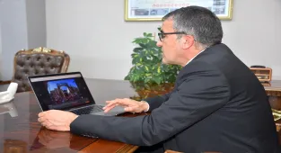 Van OSB Başkanı Aslan, AA'nın Yılın Kareleri oylamasına katıldı