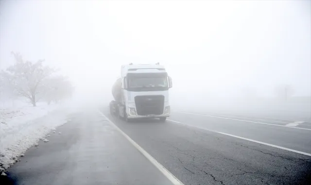 Van ve Bitlis'te 33 yerleşim yerine ulaşım sağlanamıyor