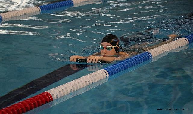 Yüzmede Türkiye şampiyonlukları bulunan Melisa Zobar'ın hedefi milli takım
