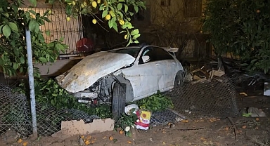 Adana'da şarampole devrilen otomobilin sürücüsü öldü, annesi yaralandı