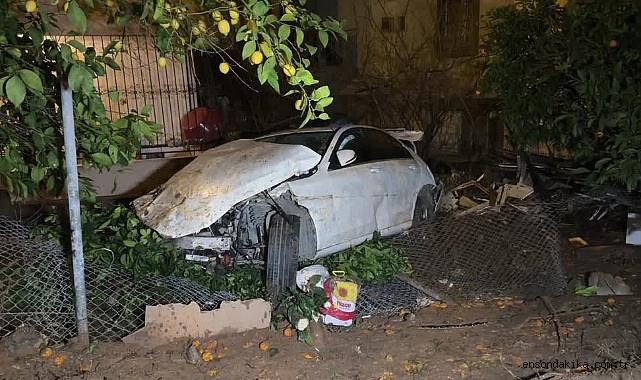 Adana'da şarampole devrilen otomobilin sürücüsü öldü, annesi yaralandı