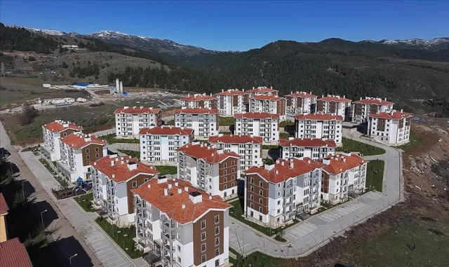 Adana'da Yüzyılın Konut Projesi kapsamında yapılacak konutların kurası çekildi