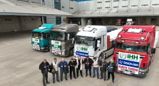 Amasya'dan Suriye'ye gönderilen 5 yardım tırı dualarla uğurlandı