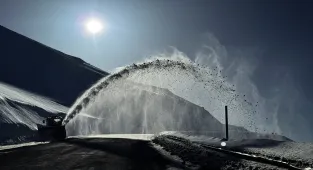 Ardahan'da karla mücadele çalışmaları sürüyor