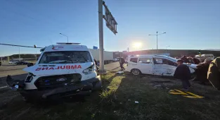 Bingöl'de ambulans ile hafif ticari aracın çarpıştığı kaza kamerada