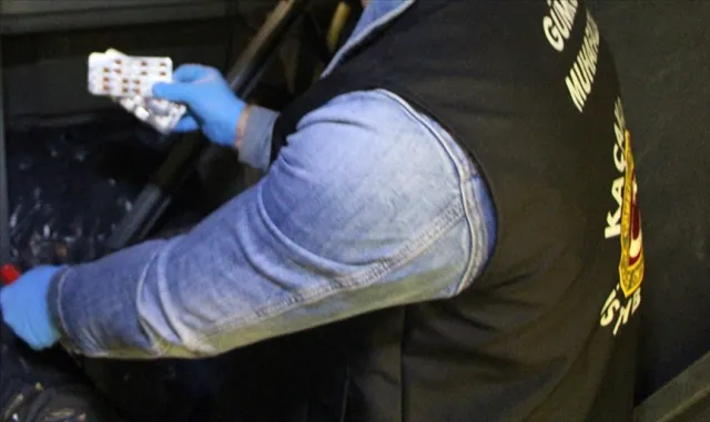 Çanakkale'de tefecilik, kaçakçılık ve yağma operasyonunda yakalanan 2 zanlı tutuklandı