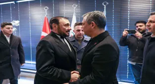 CHP Genel Başkanı Özel, Türkiye Caferileri lideri Özgündüz'e taziye ziyaretinde bulundu