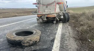 Çorum'da tır ile çarpışan cipteki 4 kişi yaralandı