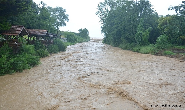 Çanakkale'de sağanak nedeniyle Kepez Çayı taştı, Sarıçay'ın debisi yükseldi