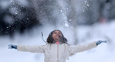 Erzurum’da olumsuz hava koşulları eğitimi durdurdu: Yarın tatil okullar tatil