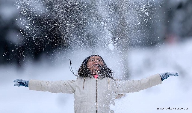 Erzurum’da olumsuz hava koşulları eğitimi durdurdu: Yarın tatil okullar tatil