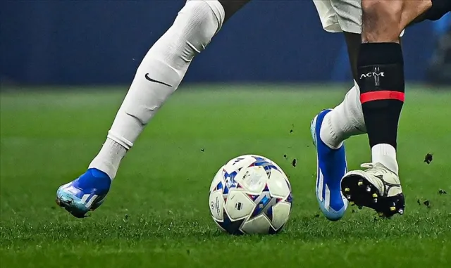 Eski Samsunsporlu futbolcular bağımlılıkla mücadeleye dikkati çekmek için sahaya çıktı