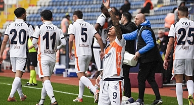 Futbol: Trendyol Süper Lig / Eyüpspor: 0 - Başakşehir: 1 (İlk yarı)