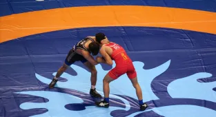 Gençlik ve Spor Bakanı Osman Aşkın Bak, güreş turnuvasının açılış törenine katıldı