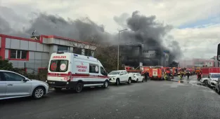 GÜNCELLEME - Silivri'de fabrikada çıkan yangına müdahale ediliyor