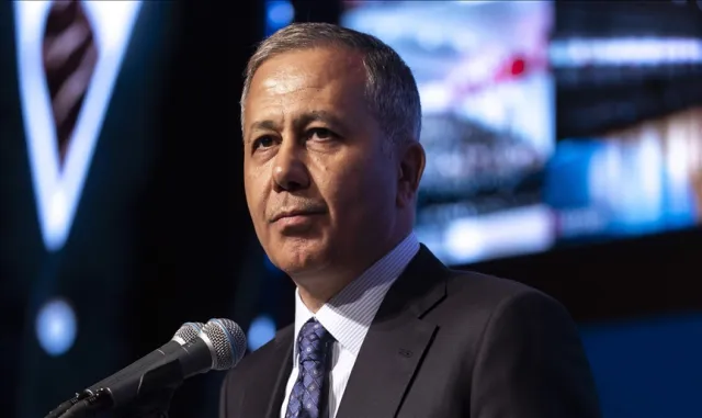 İçişleri Bakanı Yerlikaya, Hatay'da motosikletle aşırı hız yapan sürücüye para cezası uygulandığını bildirdi: