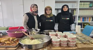 İHH Sivas Şubesince yetim ve ihtiyaç sahibi çocuklar için yemek programı düzenledi