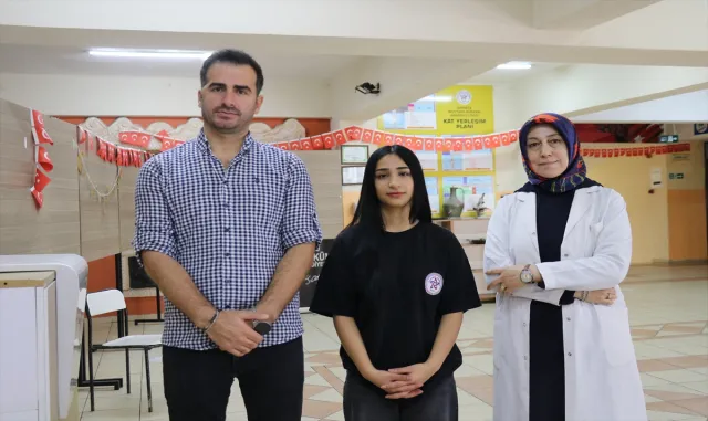 Isparta'da Heimlich manevrasıyla kurtarılan öğrenci Sultan Çetin yaşadıklarını anlattı: