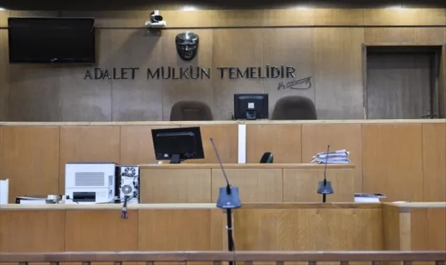 İsviçre'de ölümcül yangınla ilgili yargılanan bar sahiplerine hayatını kaybedenlerin yakınlarından tepki