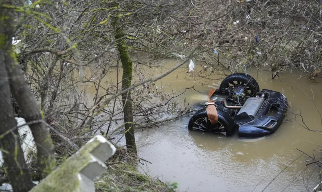 İzmir'de dere yatağına düşen ve iki kız kardeşin öldüğü otomobilin sürücüsü yakalandı