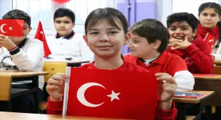 İzmir ve çevre illerde yarıyıl tatili sonrası ilk ders zili çaldı