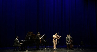 Janoska Ensemble, AKM'de müzikseverlerle buluştu