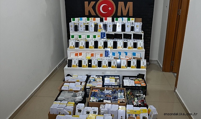 Kaçak 1042 cep telefonu ekranı ve 287 batarya ele geçirildi