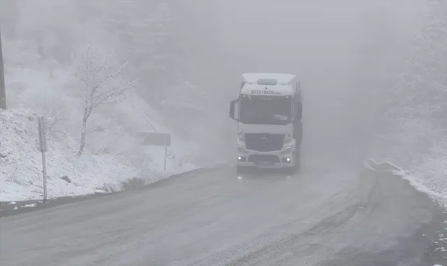 Karabük'ün yüksek kesimlerinde kar ve sis etkili oluyor