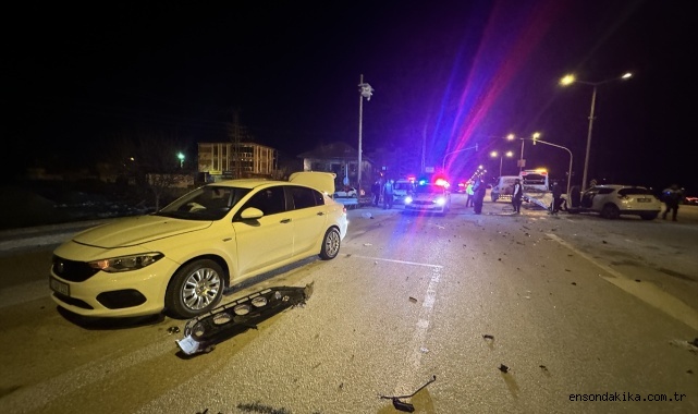 Karaman'da cip ile otomobilin çarpıştığı kazada 4 kişi yaralandı