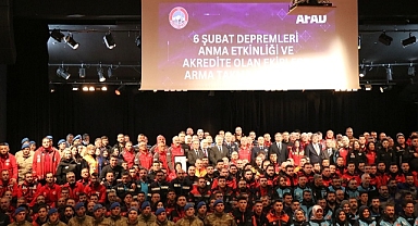 Kayseri'de akredite olan arama kurtarma ekiplerine armaları takıldı 