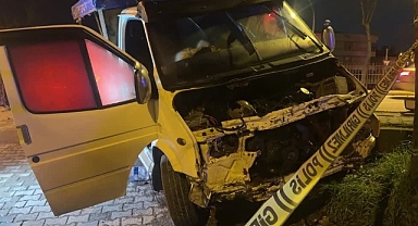 Kazaya karışan kamyonetten fırlayan stepnenin çarpması sonucu yaralandı