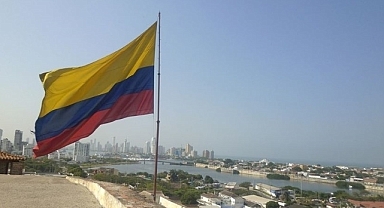 Kolombiya Cumhurbaşkanı Petro, selin vurduğu bölgeleri ziyaret etti