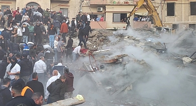 Lübnan'ın kuzeyindeki Trablusşam'da eski bir bina çöktü