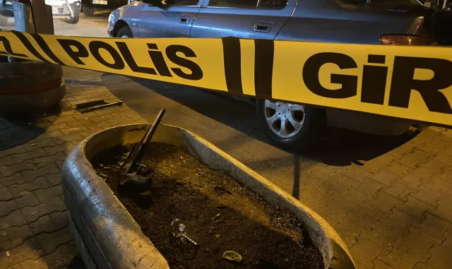 Mersin'de bir gencin ağır yaralandığı kavga güvenlik kamerasında