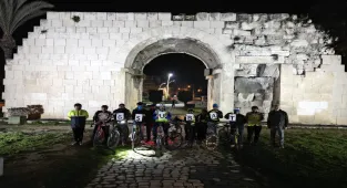 Mersin'de bisikletliler 6 Şubat depremlerinde hayatını kaybedenleri anmak için pedal çevirdi