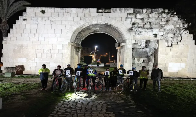 Mersin'de bisikletliler 6 Şubat depremlerinde hayatını kaybedenleri anmak için pedal çevirdi