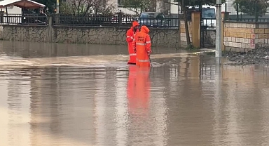 Osmaniye'de sağanak su baskınlarına neden oldu