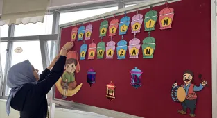 Rize ve Ordu'da öğrenciler okul ve sınıflarını ramazan için süsledi