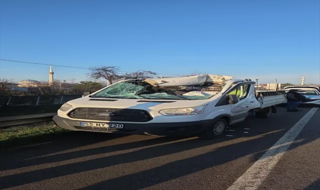 Samsun'da tıra çarpan kamyonetin sürücüsü öldü