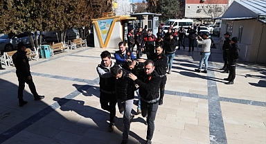 Şanlıurfa'daki kuyumcu soygununa ilişkin yakalanan 6 şüpheli adliyeye sevk edildi