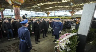 Saraybosna'daki pazar yeri katliamının 32. yılında hayatını kaybedenler anıldı